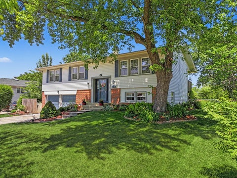 Tiny photo for 1350 Nottingham Lane, Hoffman Estates, IL 60169 (MLS # 12654165)