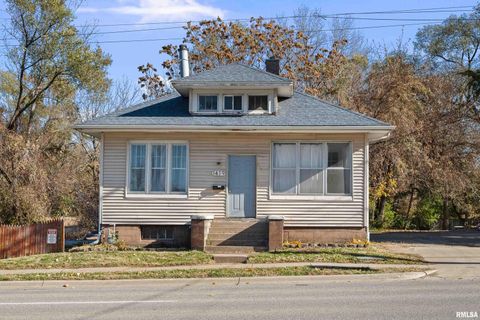 Tiny photo for 1419 DIVISION Street, Davenport, IA 52804 (MLS # QC4269335)