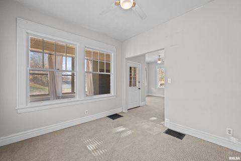 Tiny photo for 1419 DIVISION Street, Davenport, IA 52804 (MLS # QC4269335)