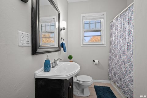 Tiny photo for 1419 DIVISION Street, Davenport, IA 52804 (MLS # QC4269335)