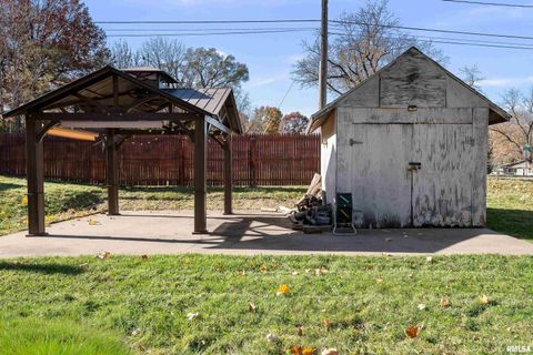 Tiny photo for 1419 DIVISION Street, Davenport, IA 52804 (MLS # QC4269335)