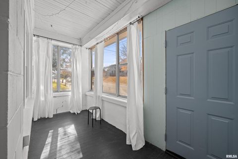 Tiny photo for 1419 DIVISION Street, Davenport, IA 52804 (MLS # QC4269335)