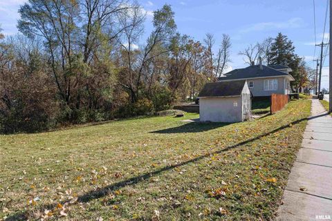 Tiny photo for 1419 DIVISION Street, Davenport, IA 52804 (MLS # QC4269335)