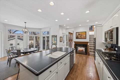 Tiny photo for 530 N East Avenue, Oak Park, IL 60302 (MLS # 12576151)