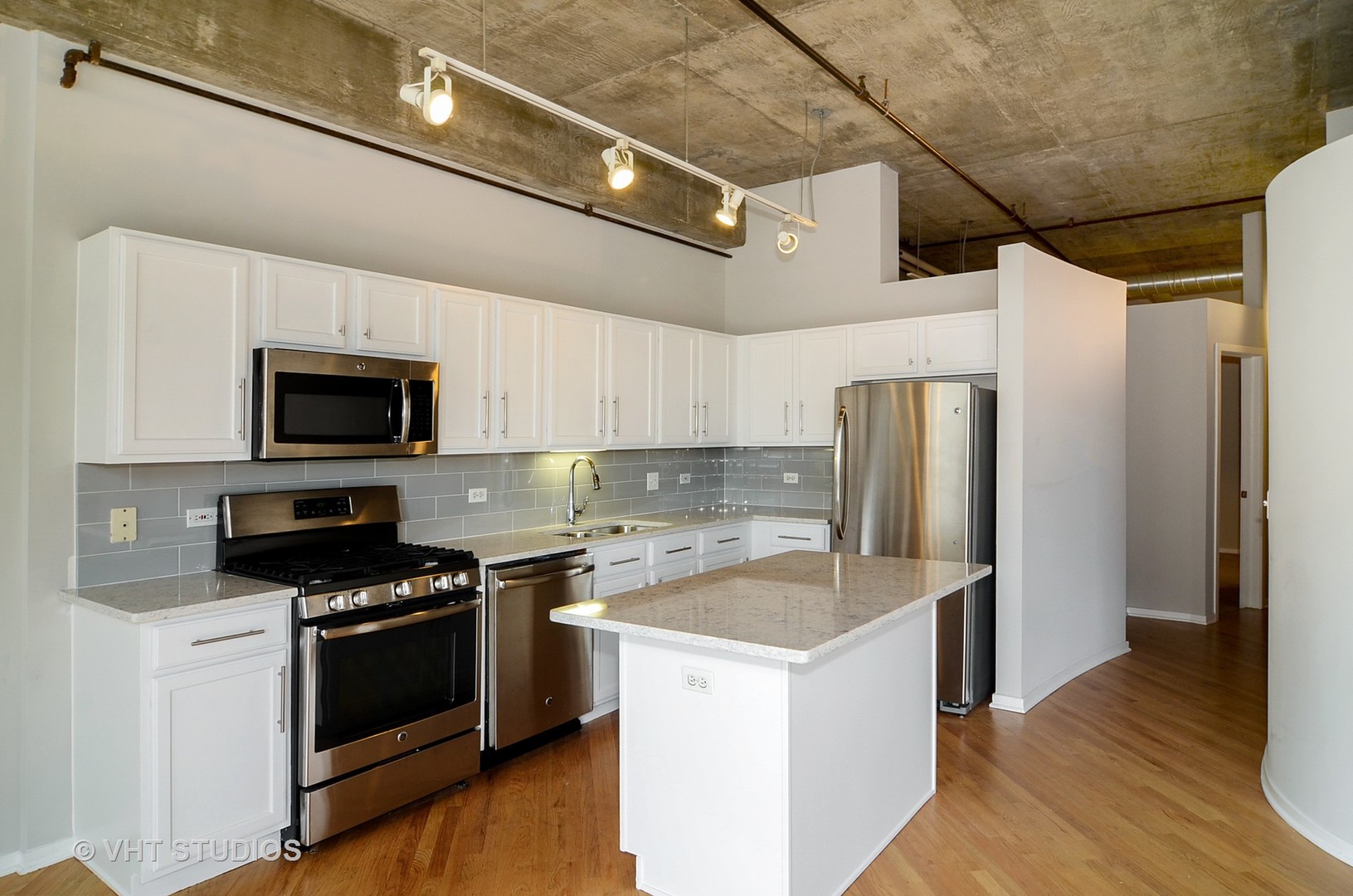 1000 W Adams Street 313
