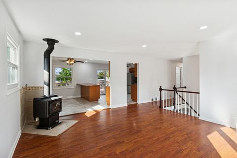 Tiny photo for 18 Greenview Road, Oakwood Hills, IL 60013 (MLS # 12500509)