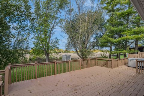 Tiny photo for 18 Greenview Road, Oakwood Hills, IL 60013 (MLS # 12500509)