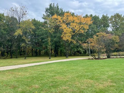 Tiny photo for 18 Greenview Road, Oakwood Hills, IL 60013 (MLS # 12500509)