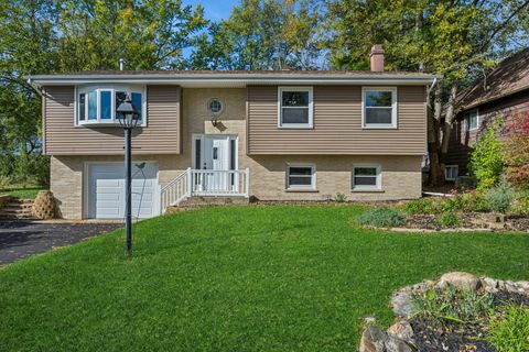 18 Greenview Road Oakwood Hills IL 60013