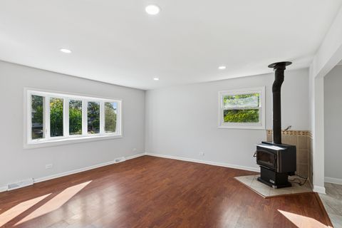 Tiny photo for 18 Greenview Road, Oakwood Hills, IL 60013 (MLS # 12500509)