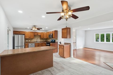 Tiny photo for 18 Greenview Road, Oakwood Hills, IL 60013 (MLS # 12500509)