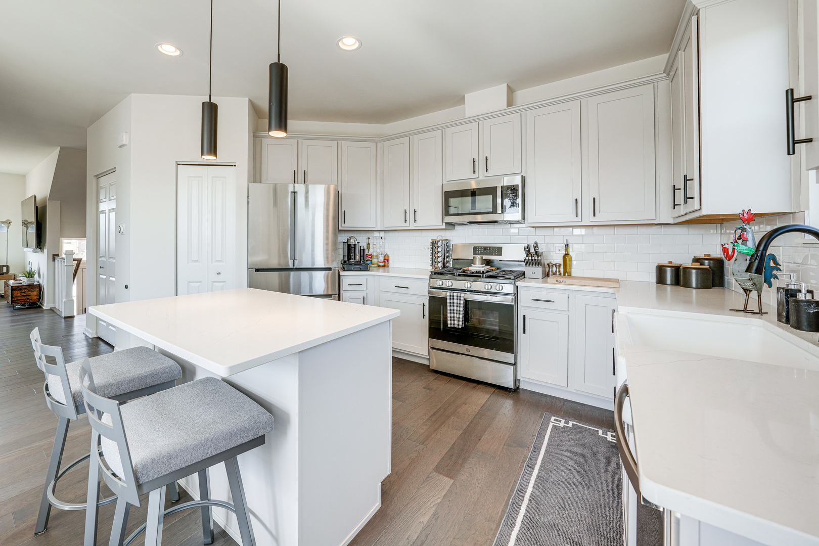 3s530 Cambridge Court