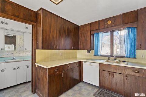 Tiny photo for 2709 16TH Street, Moline, IL 61265 (MLS # QC4269771)