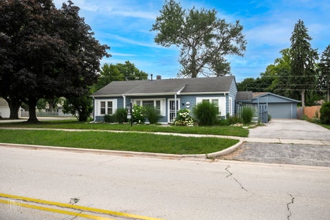 Photo of 7101 W 115th Street, Worth, IL 60482 (MLS # 12776274)