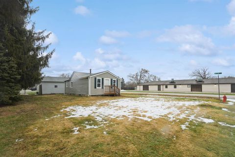 Tiny photo for 1717 36th Avenue, East Moline, IL 61244 (MLS # 100000266)