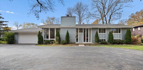 Photo of 242 Aspen Lane, Highland Park, IL 60035 (MLS # 12583560)