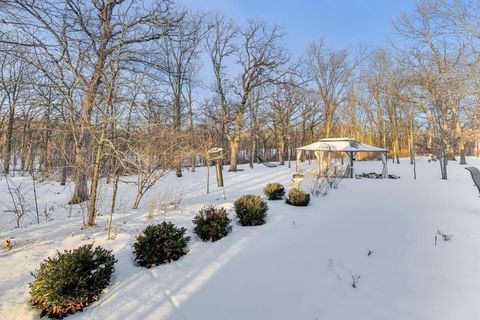 Tiny photo for 26225 N Hickory Road, Mundelein, IL 60060 (MLS # 12556443)