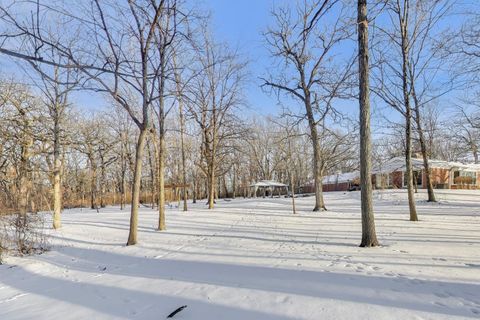 Tiny photo for 26225 N Hickory Road, Mundelein, IL 60060 (MLS # 12556443)