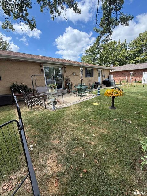 Tiny photo for 411 SUNSET Drive, Centralia, IL 62801 (MLS # EB459422)