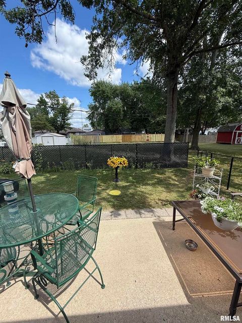 Tiny photo for 411 SUNSET Drive, Centralia, IL 62801 (MLS # EB459422)