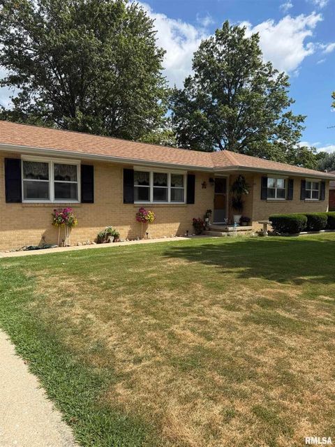 Tiny photo for 411 SUNSET Drive, Centralia, IL 62801 (MLS # EB459422)