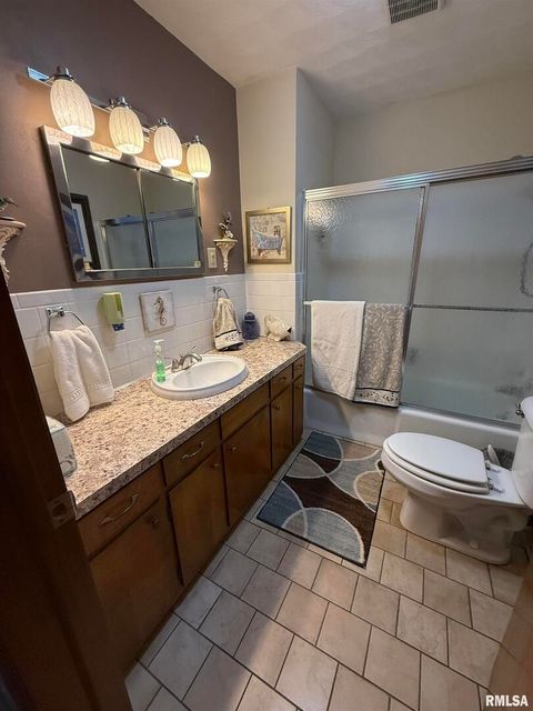 Tiny photo for 411 SUNSET Drive, Centralia, IL 62801 (MLS # EB459422)