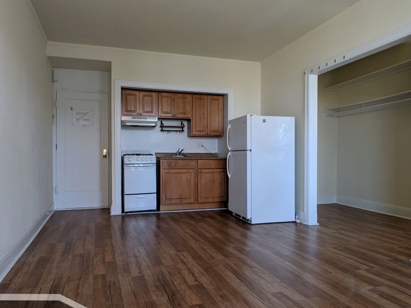 3335 W Diversey Avenue 320