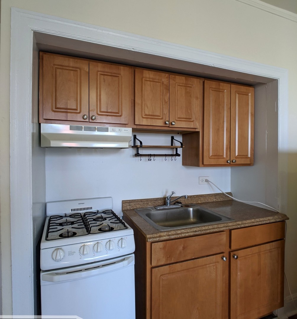 3335 W Diversey Avenue 320