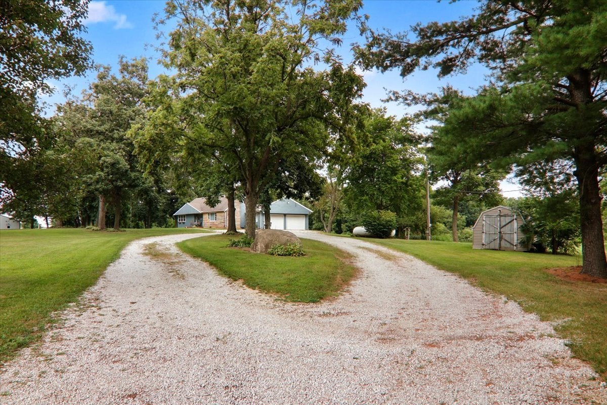 8485 N 2300 East Road