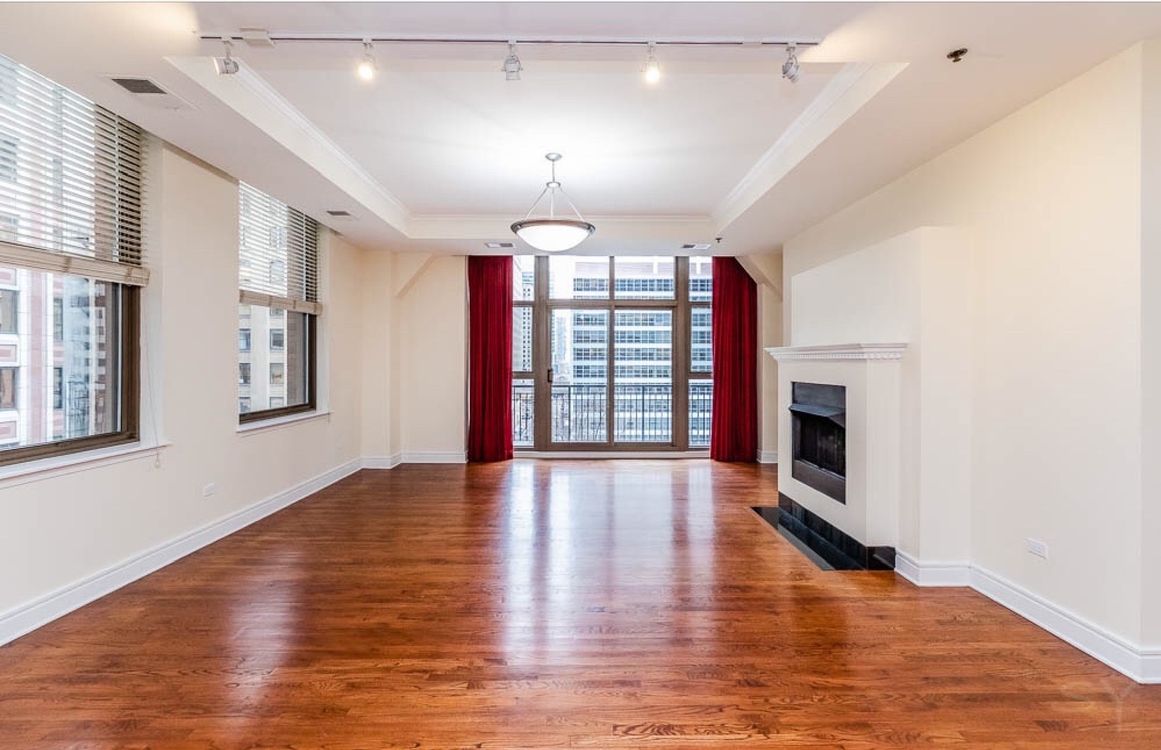 212 W WASHINGTON Street 804