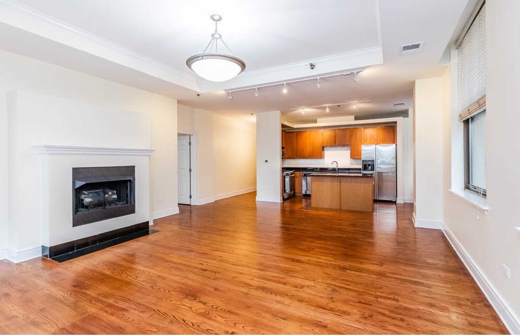 212 W WASHINGTON Street 804