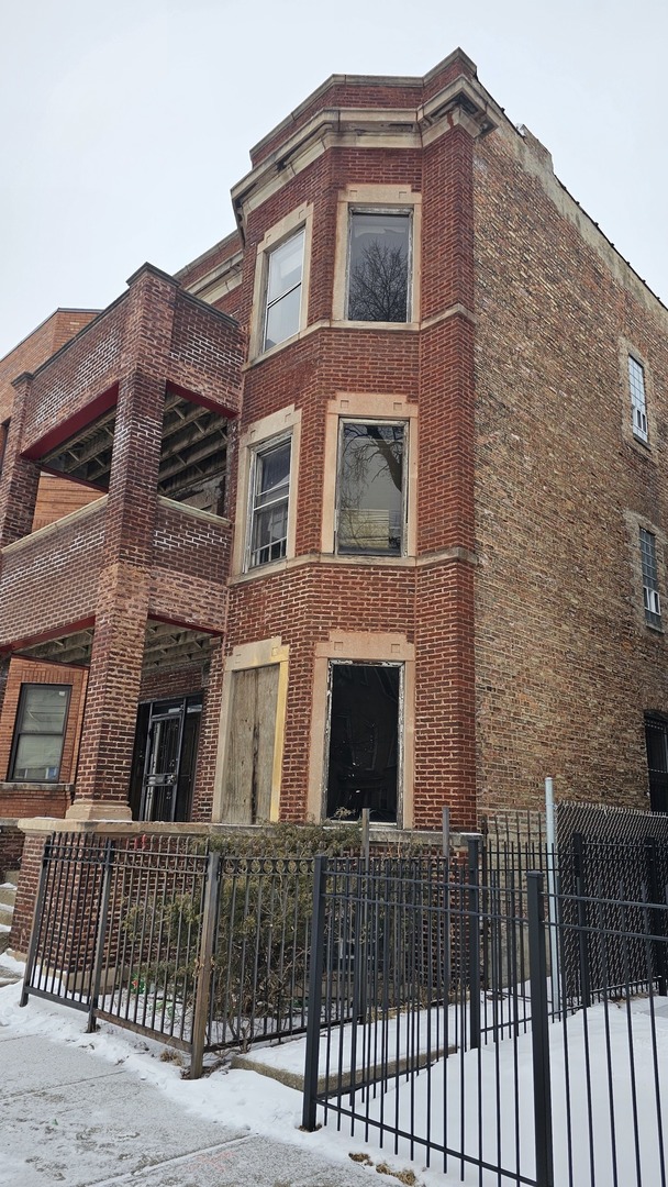 5319 S Calumet Avenue