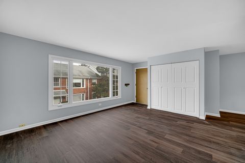 Tiny photo for 1501 Plymouth Place #2W, Glenview, IL 60025 (MLS # 12536555)