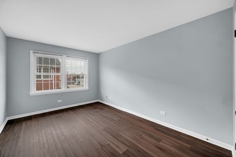 Tiny photo for 1501 Plymouth Place #2W, Glenview, IL 60025 (MLS # 12536555)