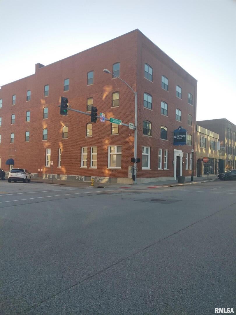 225 E 2ND Street 102