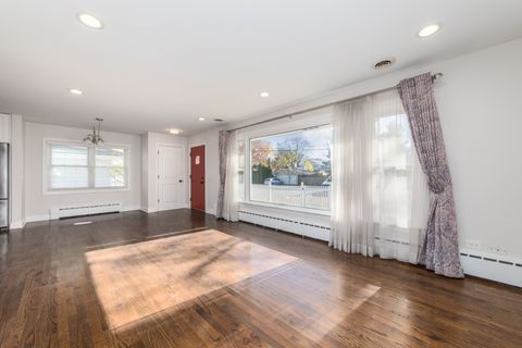 Tiny photo for 101 N Pine Street, Mount Prospect, IL 60056 (MLS # 12540904)