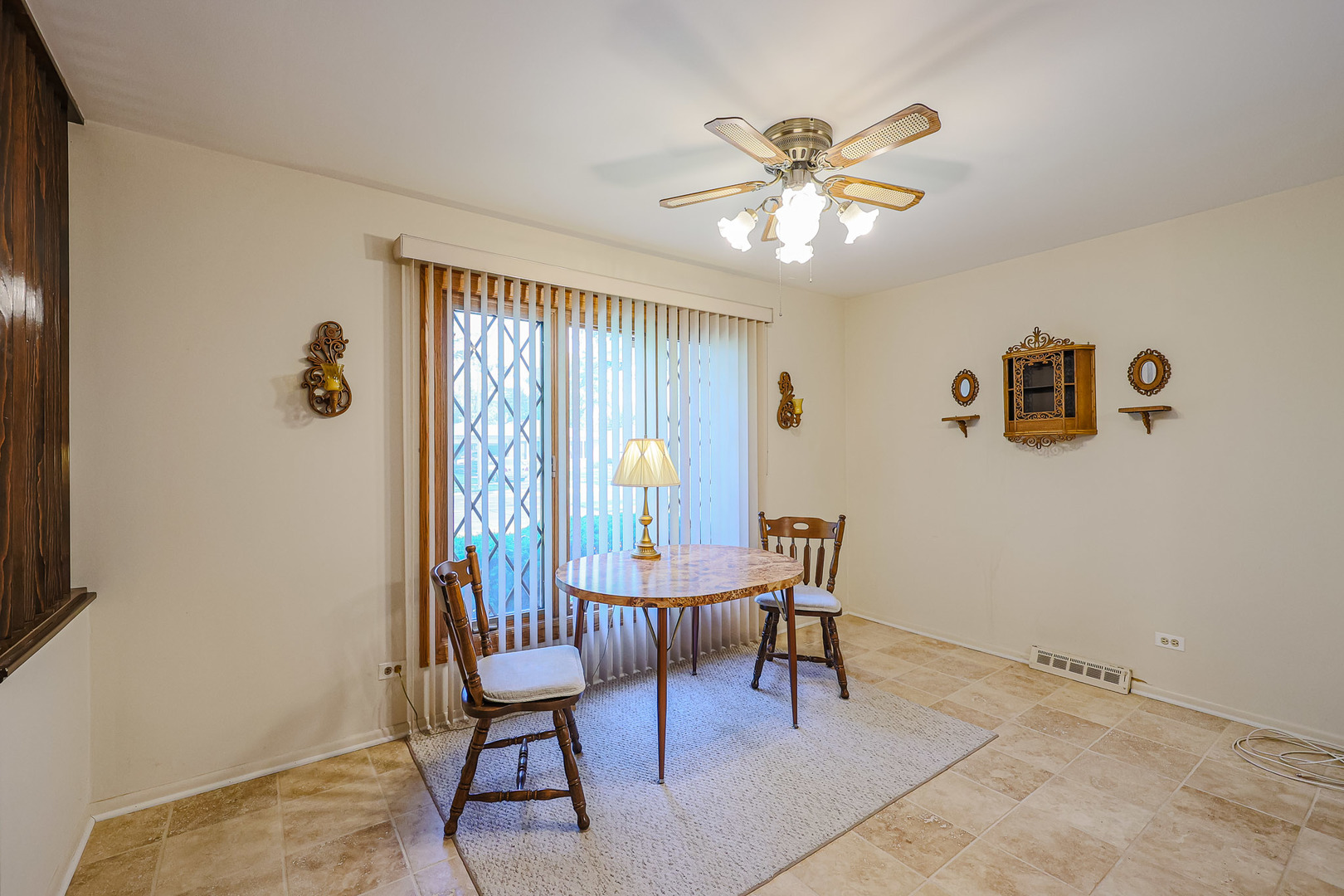 1725 W Magnolia Lane