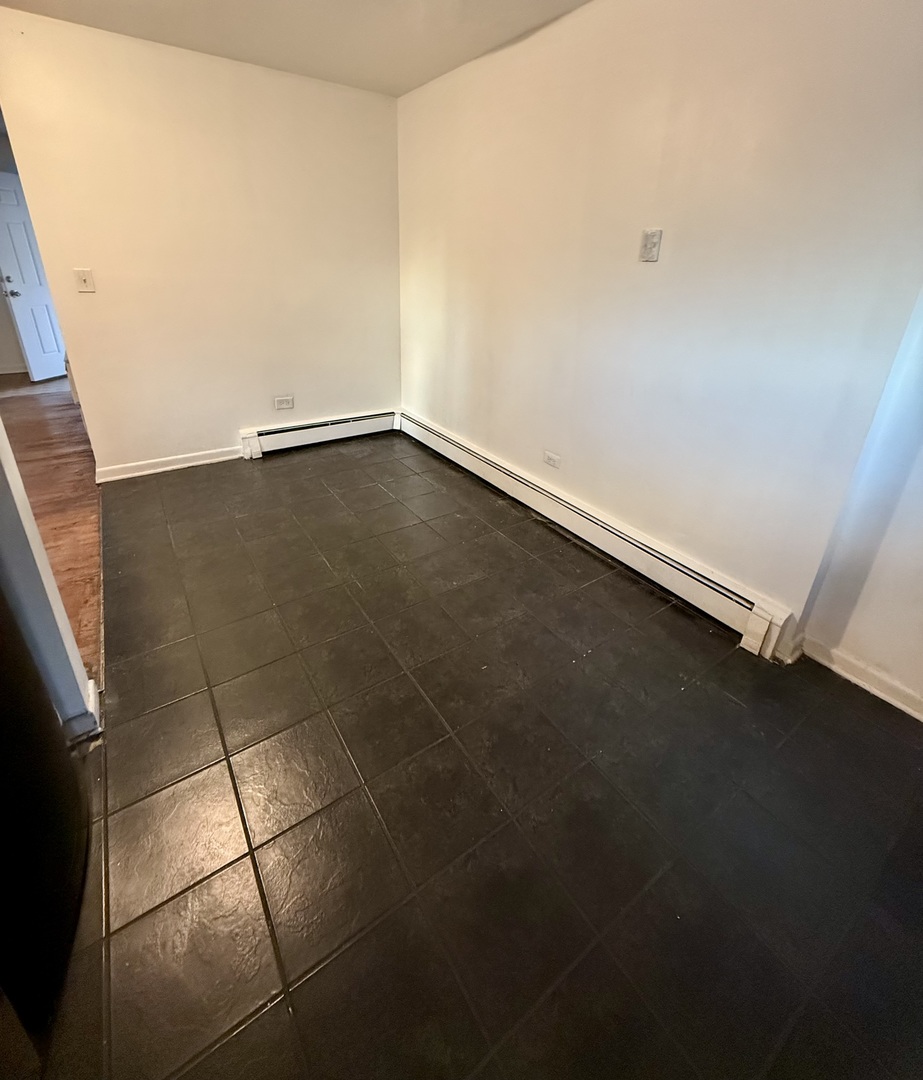 558 N Ardmore Avenue 2W