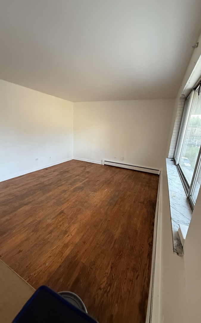 558 N Ardmore Avenue 2W