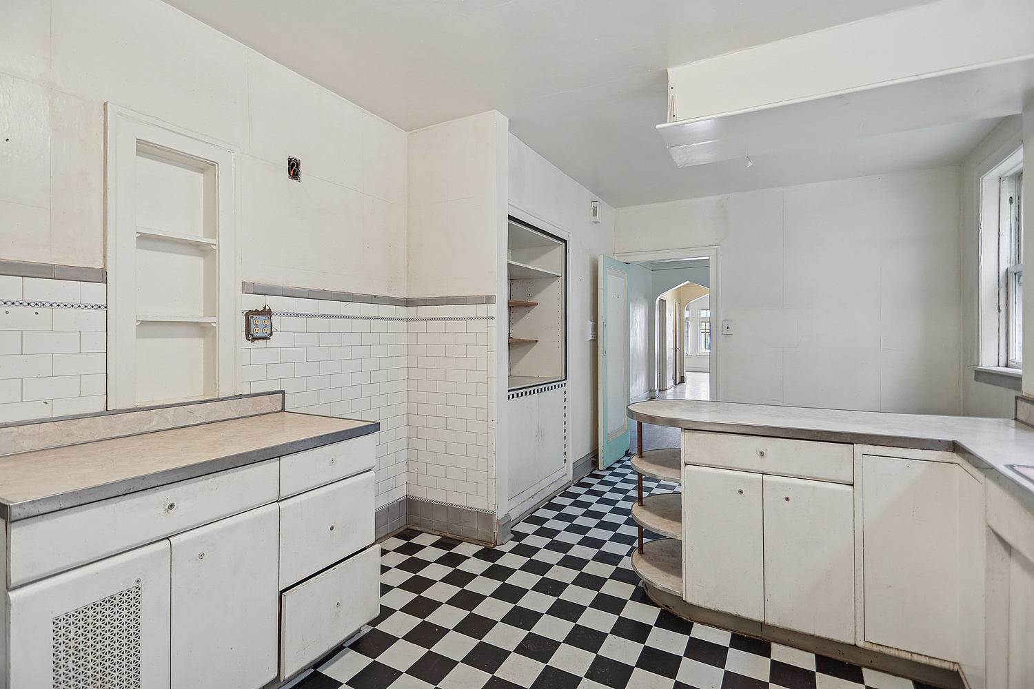 6434 N Mozart Street