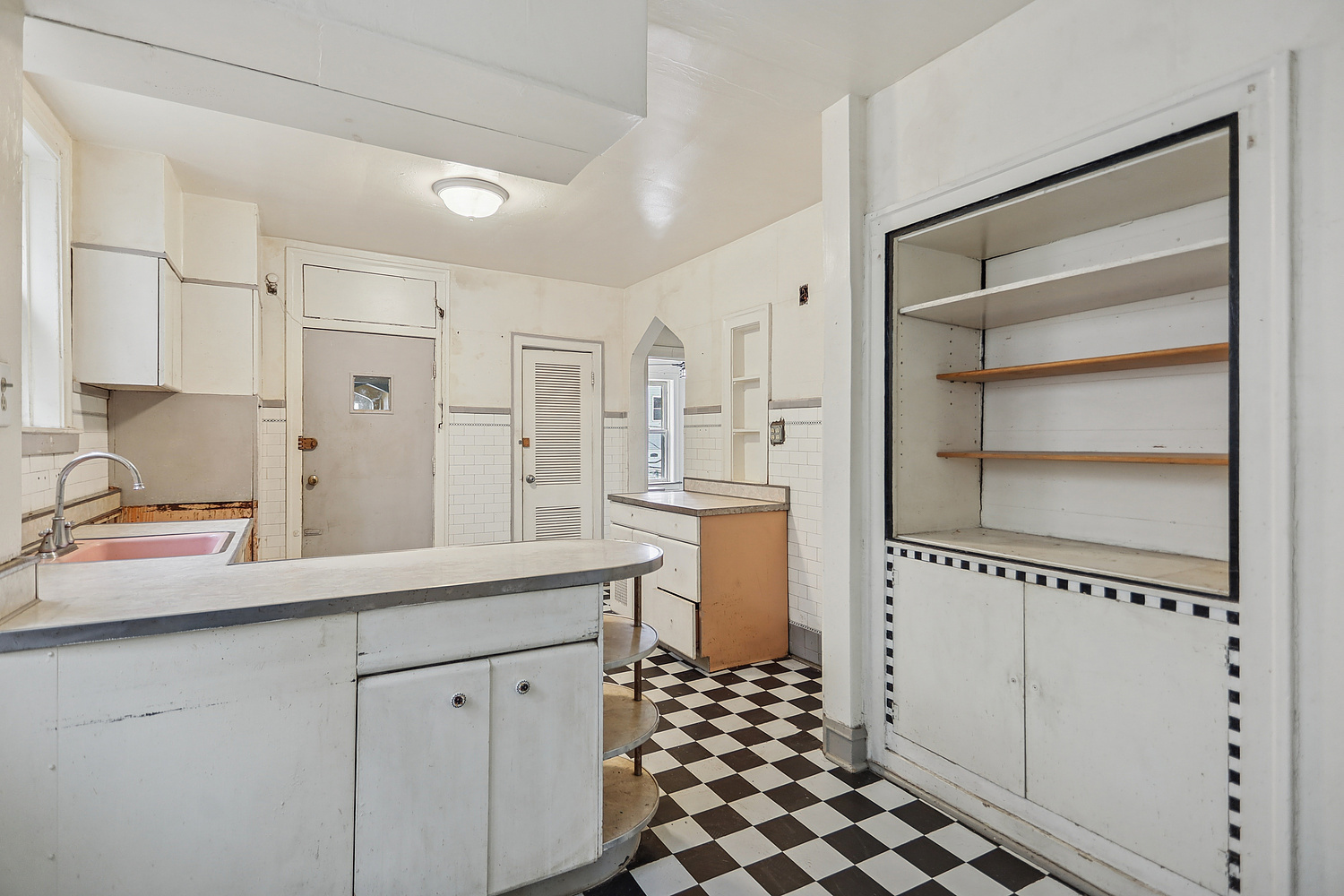 6434 N Mozart Street