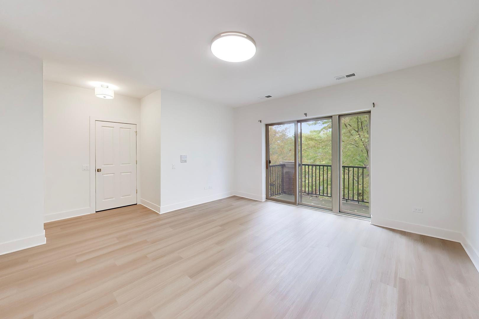 1149 W Washburne Avenue 301