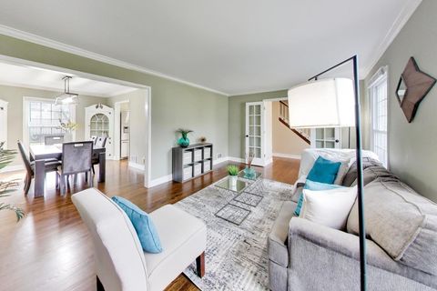 Tiny photo for 606 Thackeray Lane, Fox River Grove, IL 60021 (MLS # 12586964)