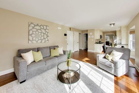 Tiny photo for 606 Thackeray Lane, Fox River Grove, IL 60021 (MLS # 12586964)