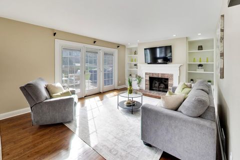 Tiny photo for 606 Thackeray Lane, Fox River Grove, IL 60021 (MLS # 12586964)