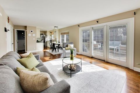 Tiny photo for 606 Thackeray Lane, Fox River Grove, IL 60021 (MLS # 12586964)