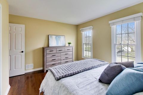 Tiny photo for 606 Thackeray Lane, Fox River Grove, IL 60021 (MLS # 12586964)