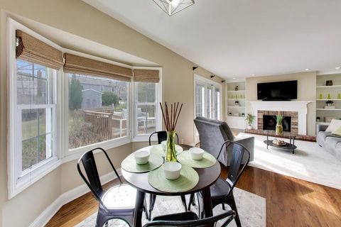 Tiny photo for 606 Thackeray Lane, Fox River Grove, IL 60021 (MLS # 12586964)