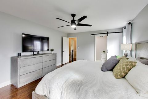 Tiny photo for 606 Thackeray Lane, Fox River Grove, IL 60021 (MLS # 12586964)