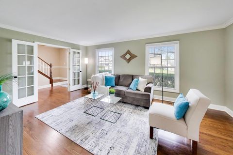 Tiny photo for 606 Thackeray Lane, Fox River Grove, IL 60021 (MLS # 12586964)